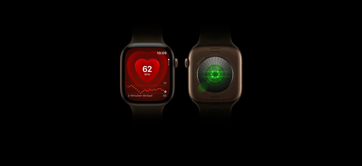 Zwei Apple Watch Series 12 Modelle, Aluminiumgehäuse, Farbe Dunkelbronze, Sportarmband in Olive, eine zeigt die Vorderseite mit der Herzfrequenz App, die andere zeigt die Rückseite mit dem System zur Gesundheitserkennung und leuchtenden grünen LEDs.