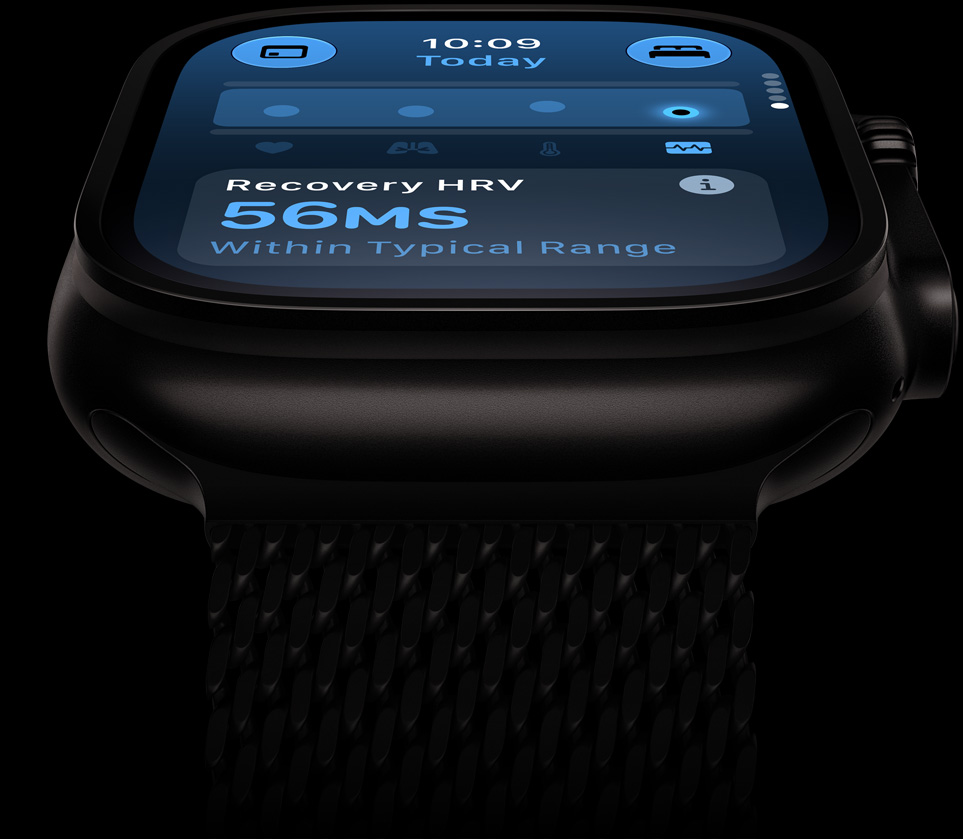 Apple Watch Ultra 4, pouzdro z černého titanu, údaj HRV v obvyklém rozsahu, černý titanový milánský tah